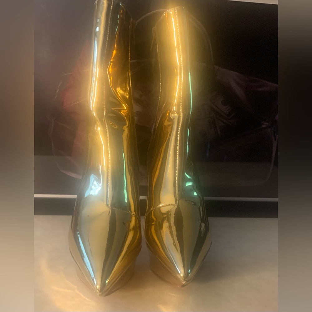 NWOT - SHELN Reflective patent leather mid length “5” inch stiletto boots.